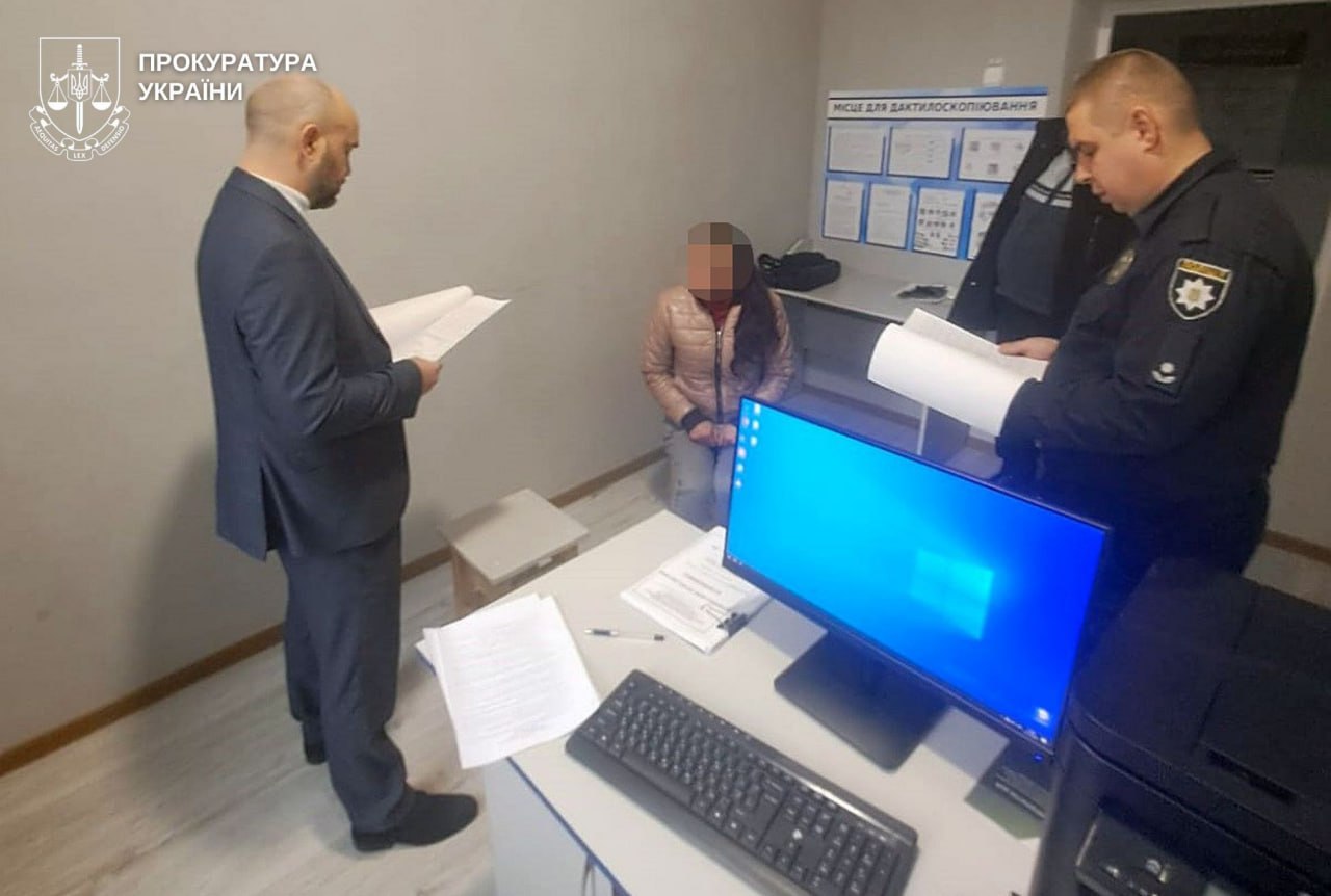 Жінці, яка напала з ножем на дитину на Вінниччині, повідомили про підозру