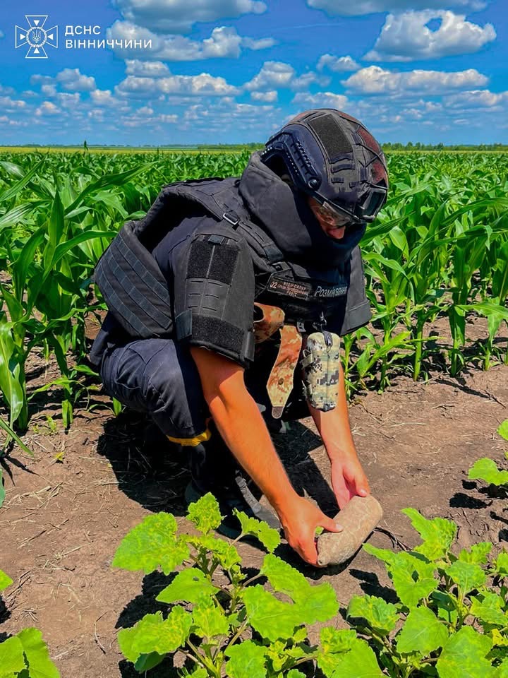На Вінниччині сапери ДСНС знищили артилерійський снаряд часів Другої світової війни