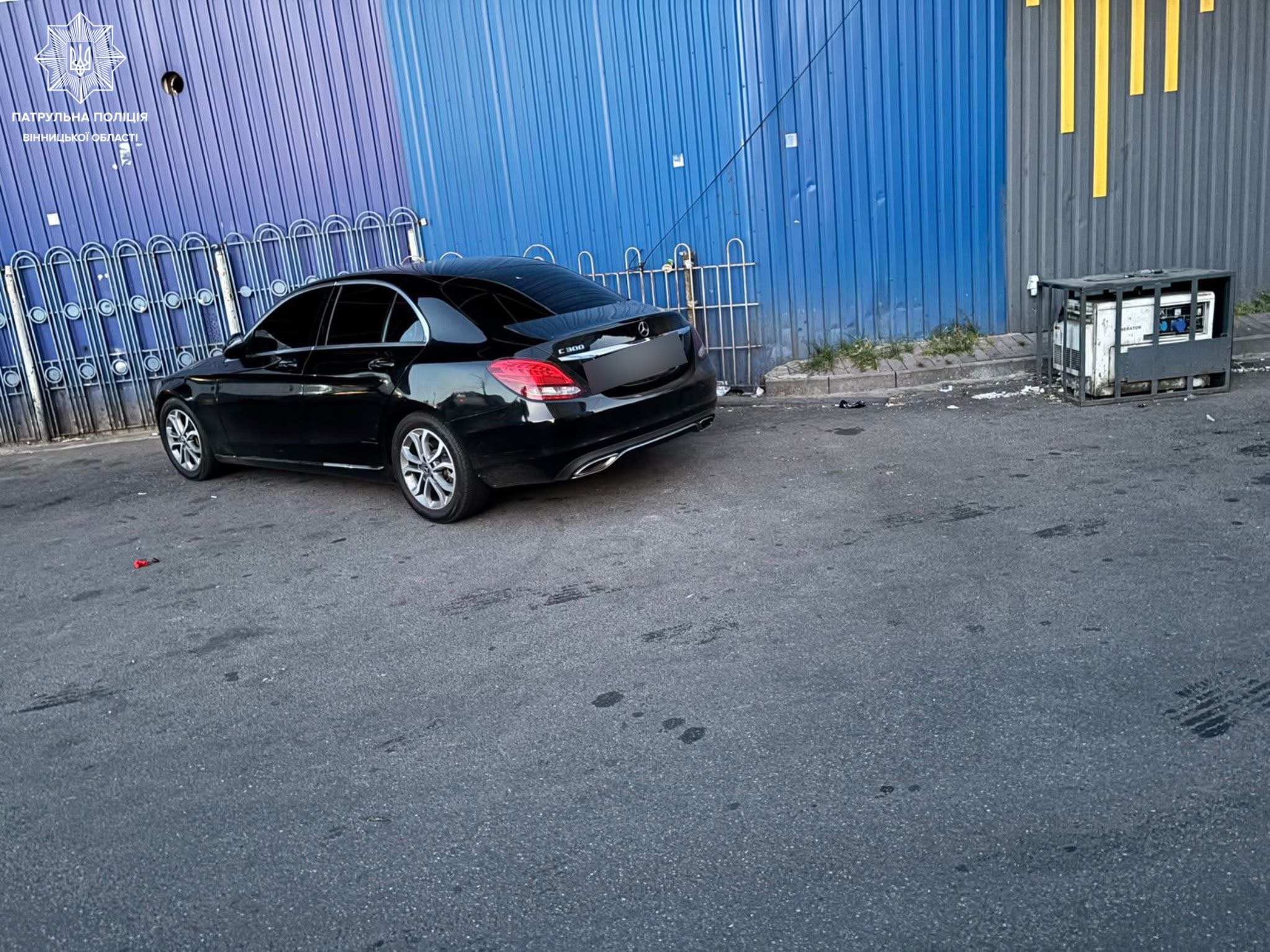Нетверезий і без прав: у Вінниці патрульні зупинили порушника за кермом Mercedes-Benz