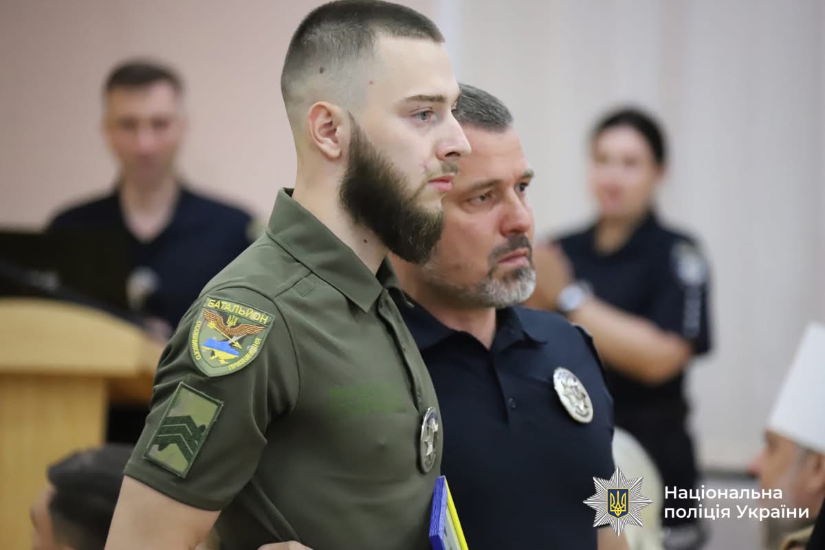 Вінниччина вшановує героїв у погонах: поліцейським, які служать на фронті та в тилу, вручили державні нагороди