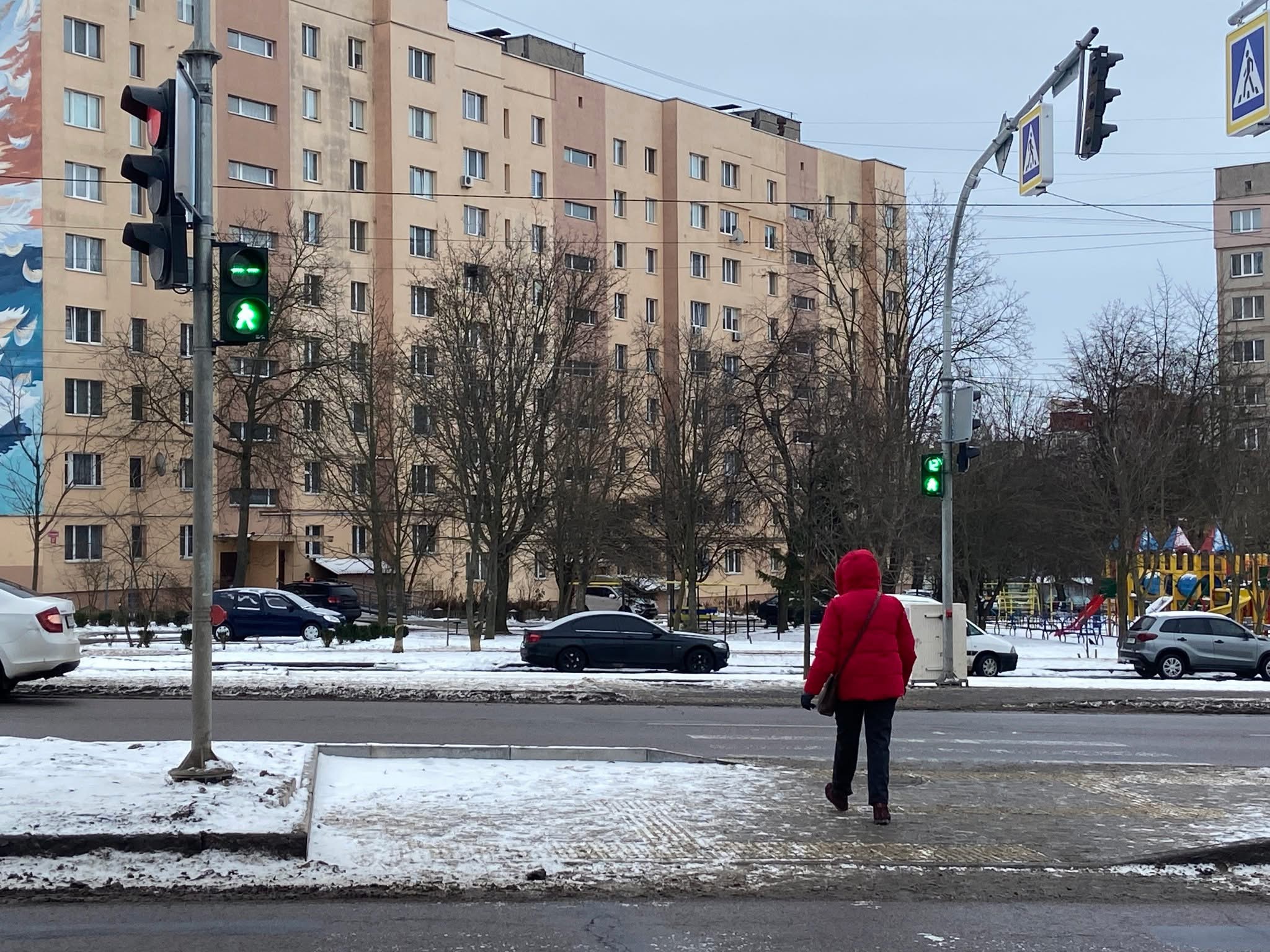 На Барському шосе біля зупинки «вул. Стельмаха» запрацював кнопковий пішохідний світлофор