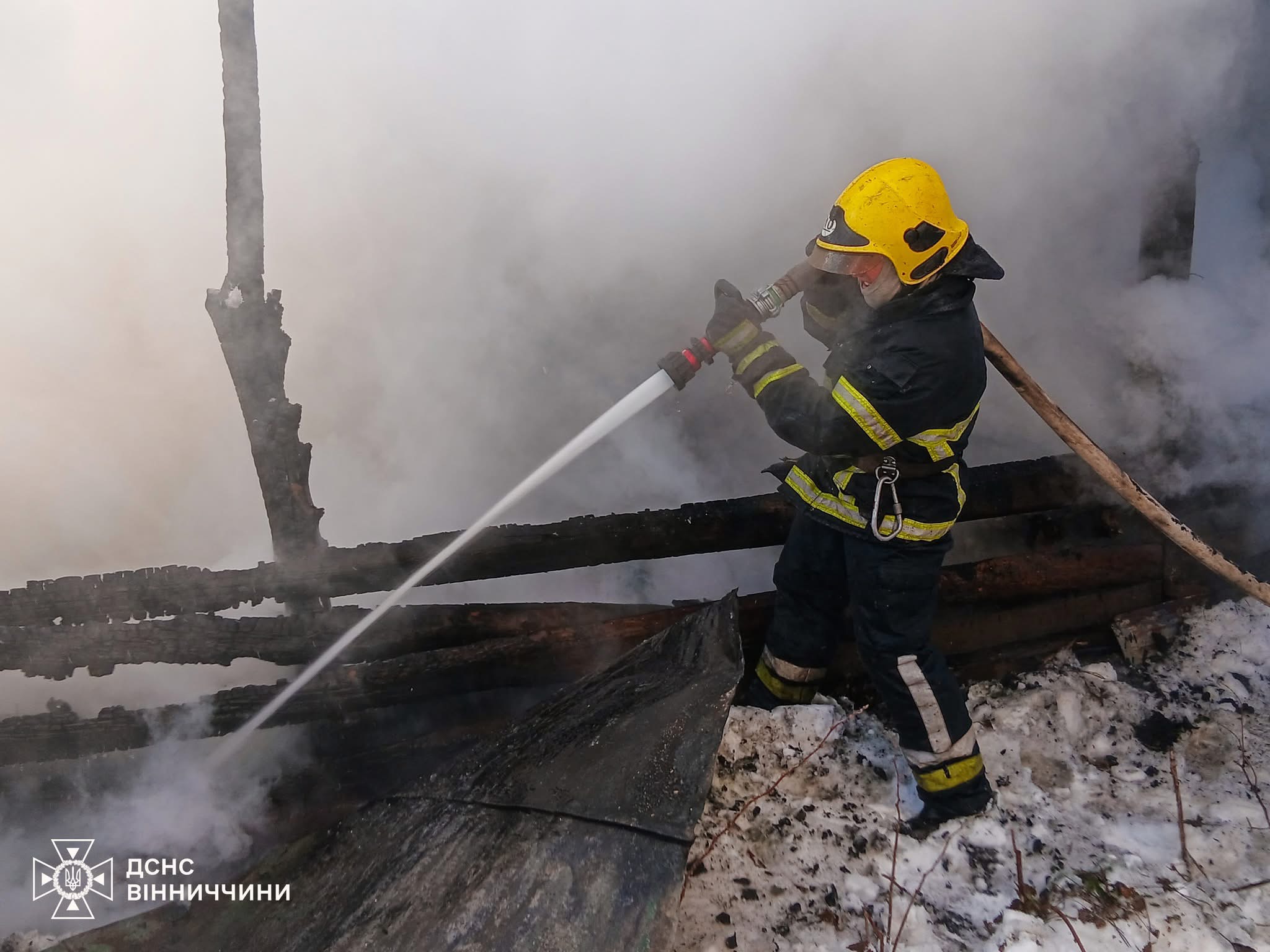 На Вінниччині за добу сталося 17 пожеж: травмовано літню жінку