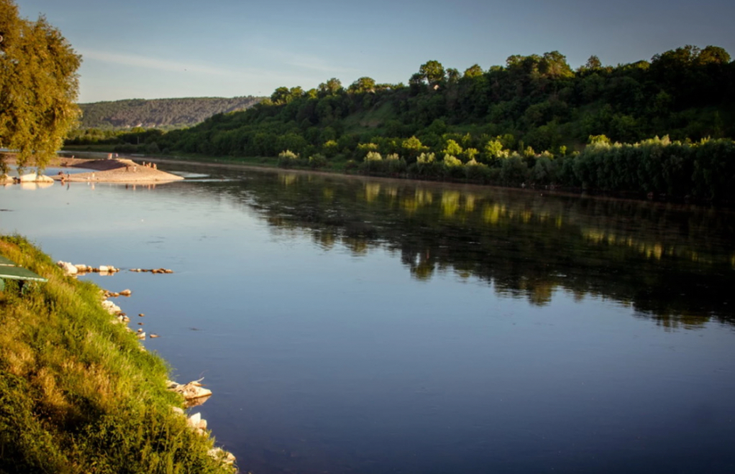 На Дністрі запровадили додаткові обмеження: прикордонники заборонили відпочинок і купання поза визначеними місцями