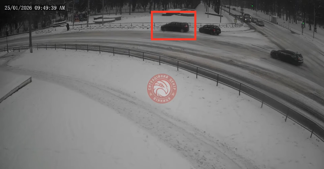 Вінниця: Renault врізався в металеву огорожу на перехресті Хмельницького шосе та Магістратської