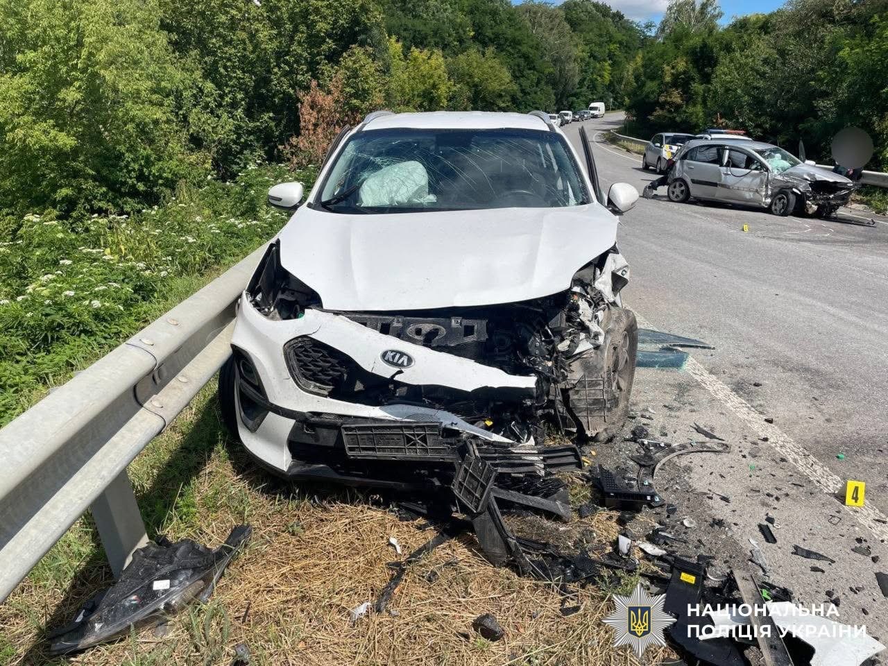 Лобове зіткнення на М-30: двоє водіїв госпіталізовано