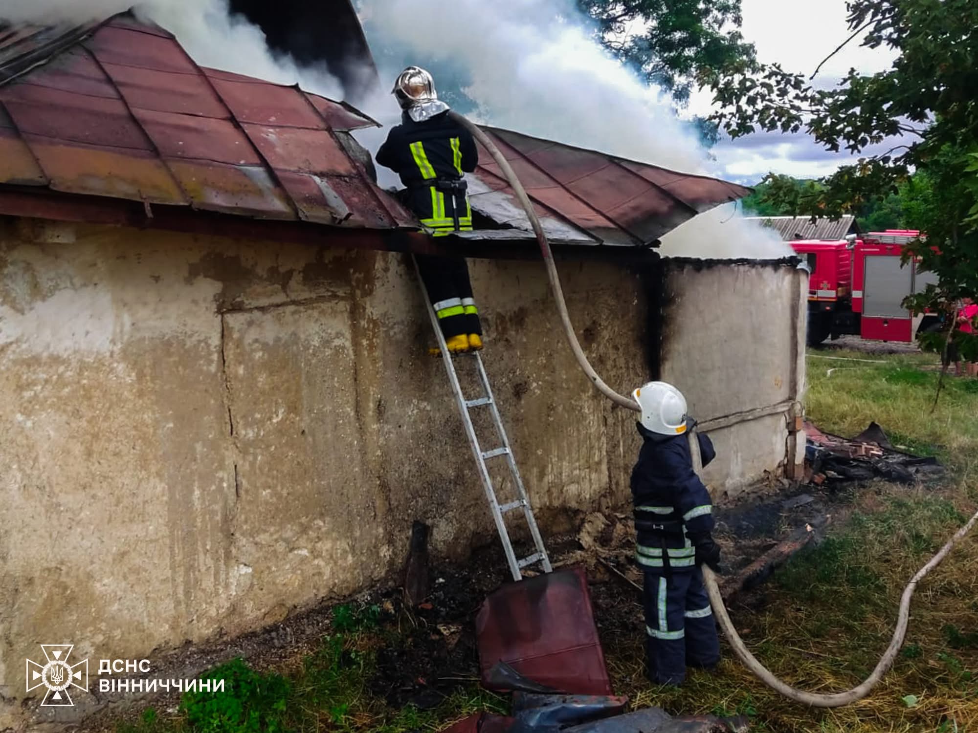 Три пожежі за добу: на Вінниччині вогнеборці ліквідували загоряння у будинку, авто та на сміттєзвалищі