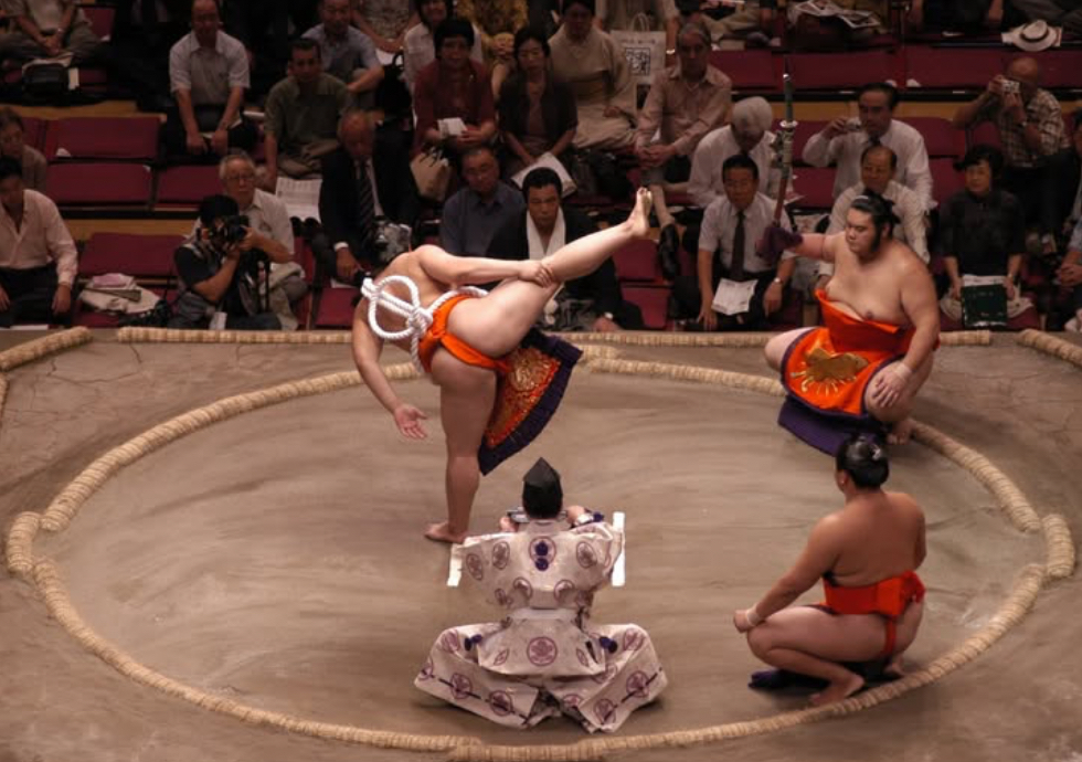 Українець встановив історичний рекорд у сумо: Аонішікі Арата переміг Йокодзуна вже на 12-му турнірі