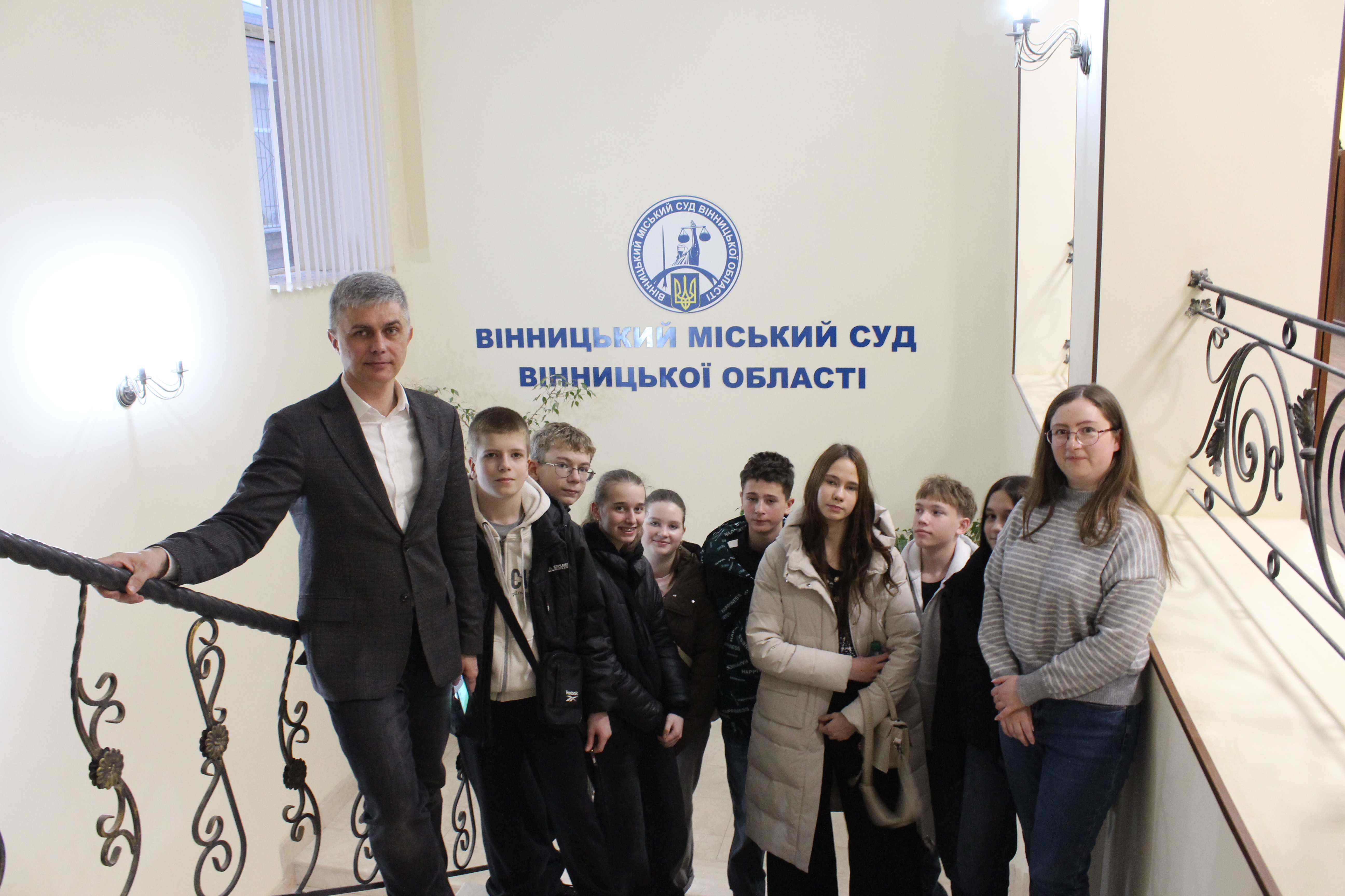 Вінницьких ліцеїстів запросили до суду -  ознайомитись з роботою  правників