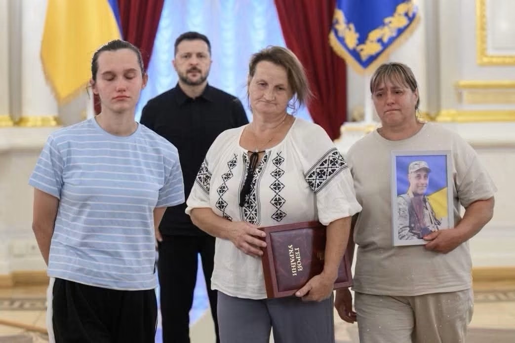 Родині полеглого воїна Павла Лисиці вручили орден «Золота Зірка» Героя України