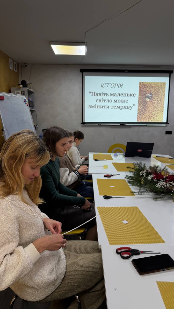 «Тепло в долонях»: у VinSmart Центрі відбувся творчий майстерклас для молоді