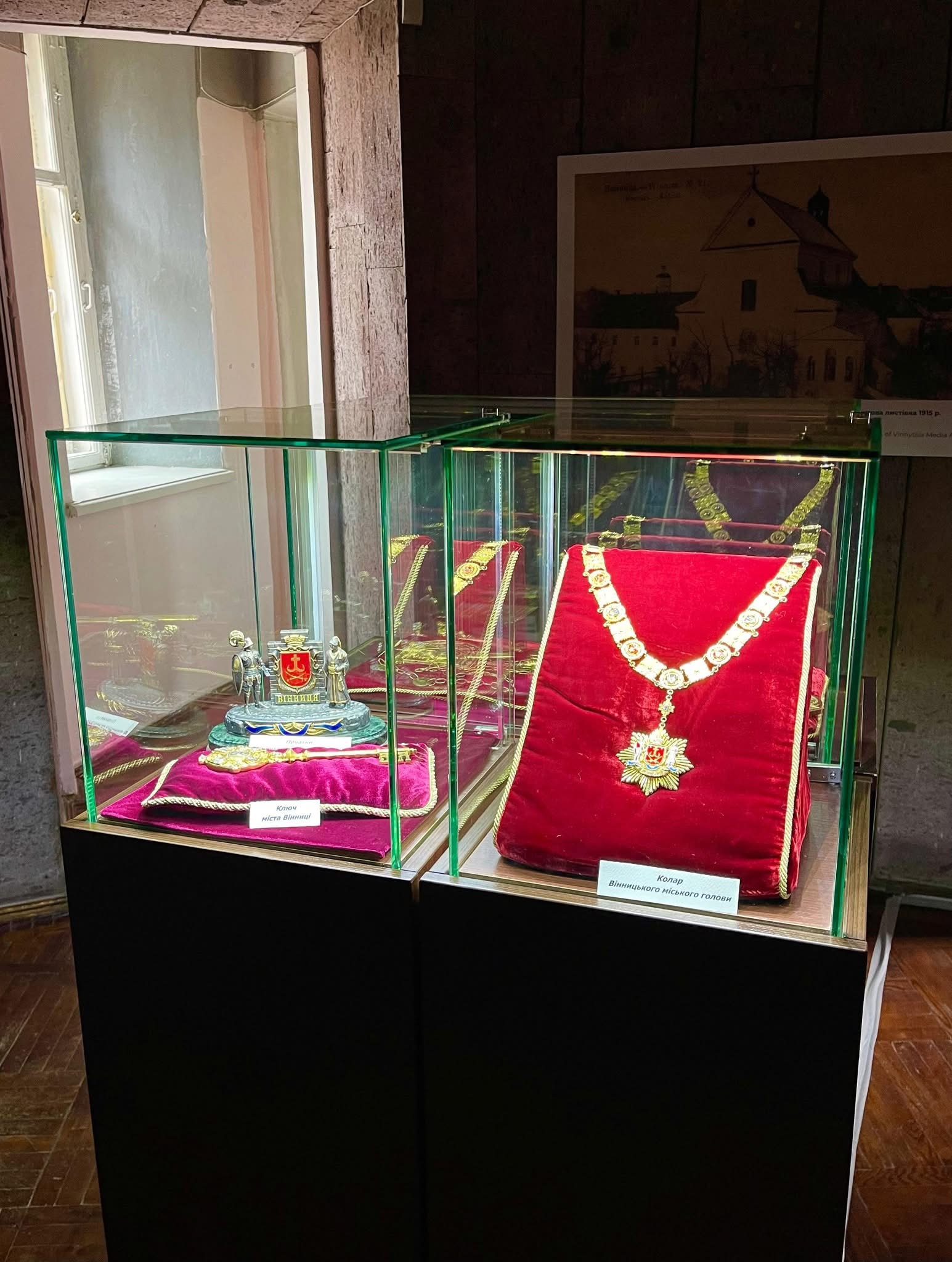 У Вінниці покажуть Колар, Печатки та Ключ міста: стартує виставка клейнодів