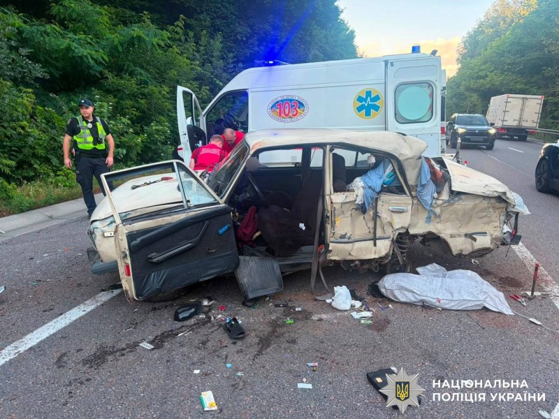 На об’їзній дорозі Вінниці зіткнулися три транспортні засоби: двоє людей госпіталізовані