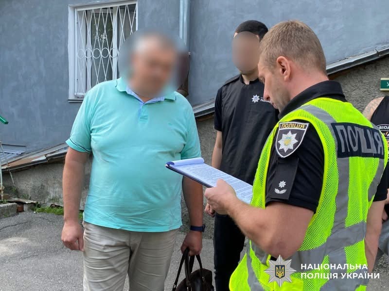  $800 за вступ: у Вінниці викрили професора, який "торгував" місцями в академії