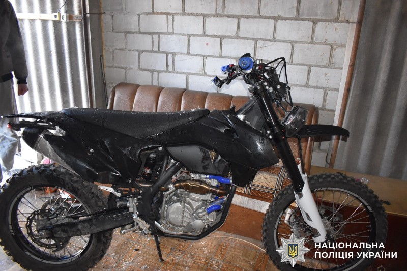 Через особистий конфлікт підпалив транспорт: у Гайсинському районі затримали підозрюваного