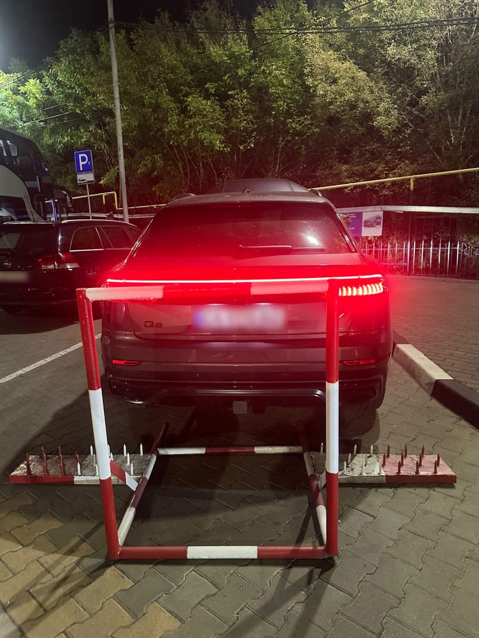 На кордоні з Молдовою прикордонники виявили викрадений у Канаді позашляховик