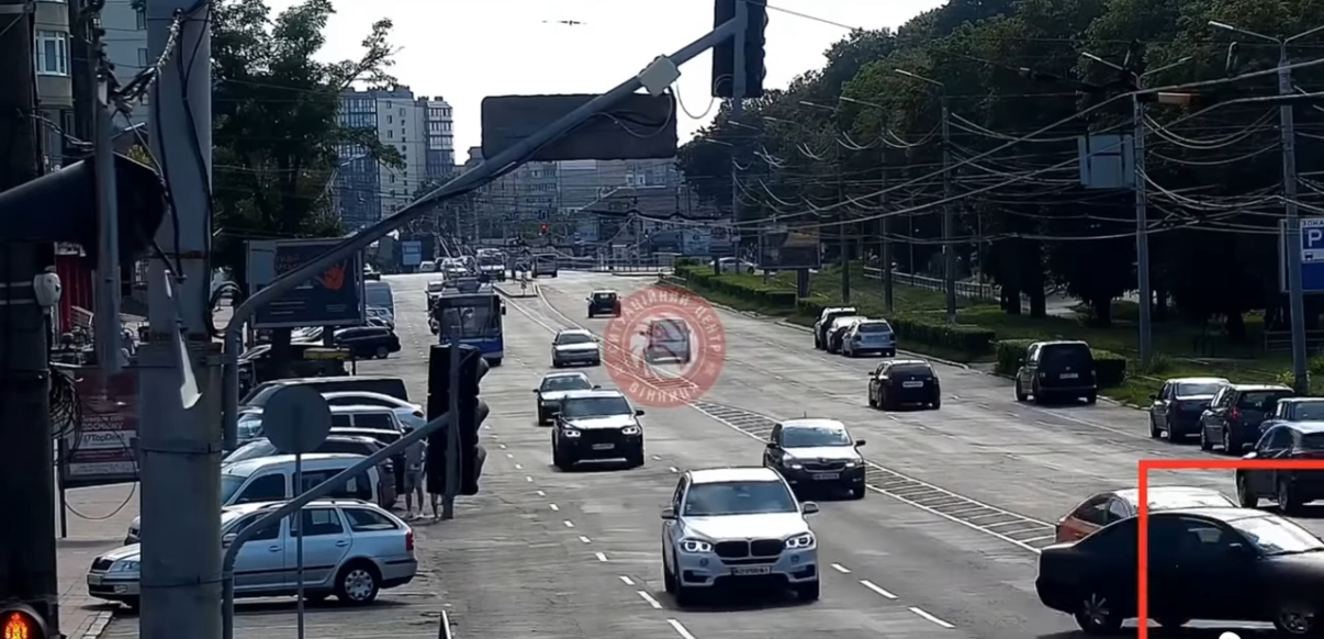 Аварія на Пирогова: не надав перевагу — спричинив ДТП