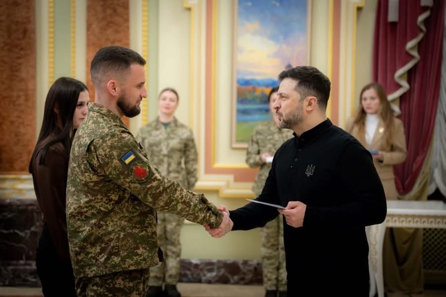 Державна вдячність Героям: захисник з Вінниччини отримав сертифікат на житло з рук Президента