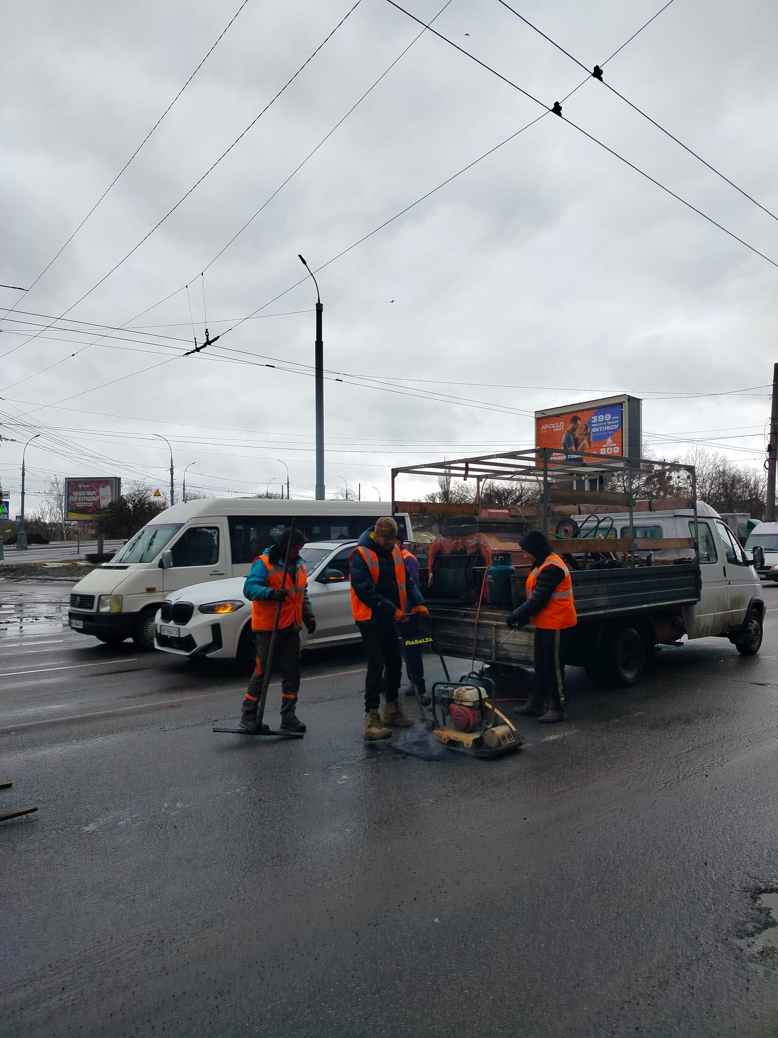 У Вінниці триває ремонт доріг після зими