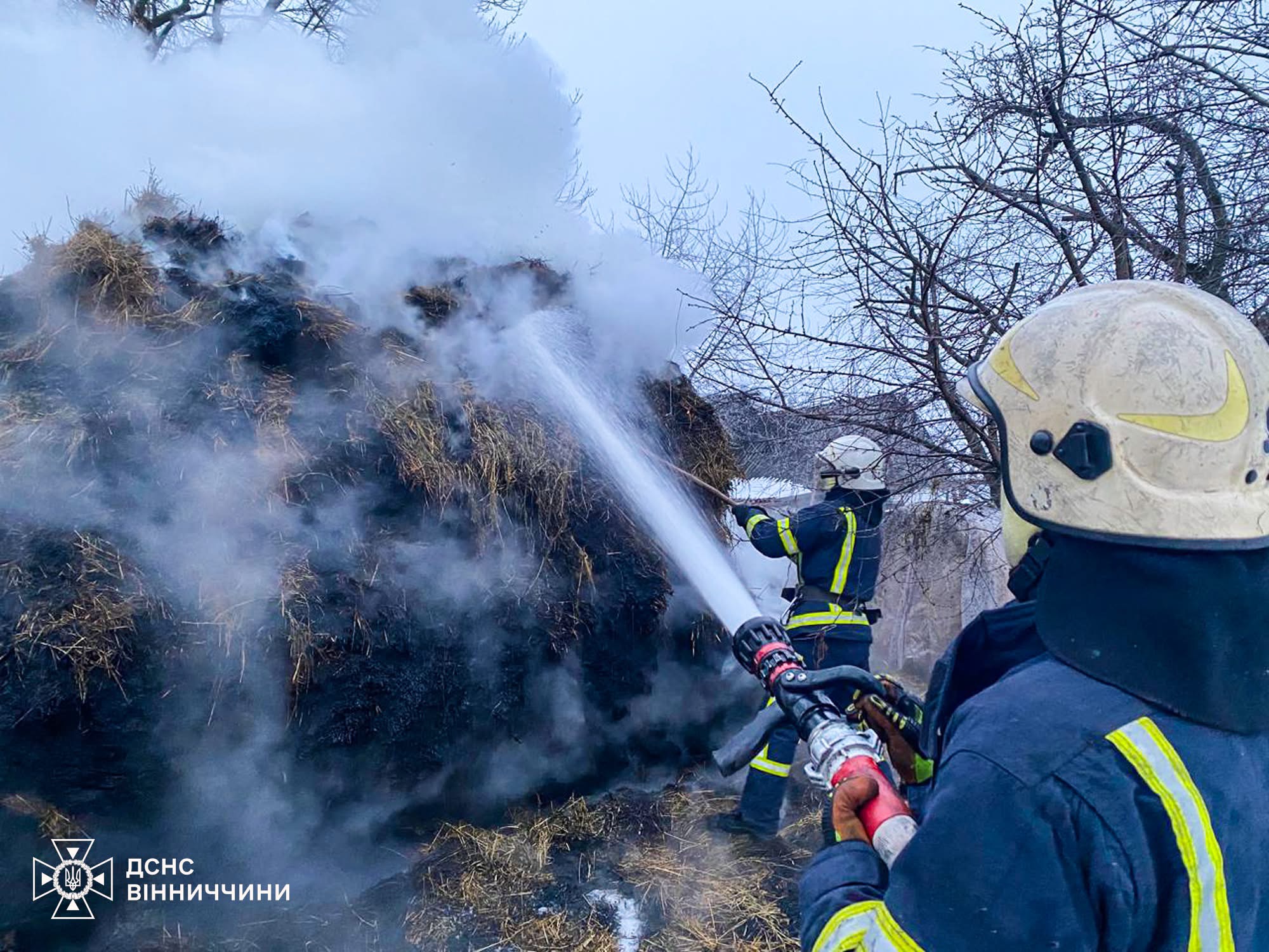 На Вінниччині сталося чотири пожежі: рятувальники запобігли поширенню вогню