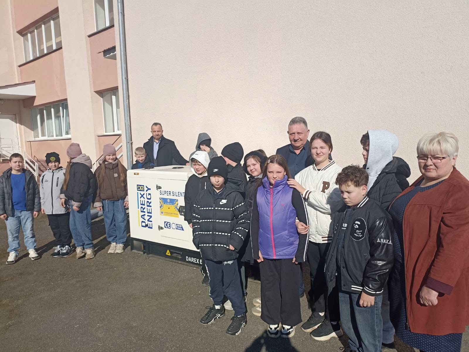 Томашпільський ліцей отримав генератор від Тайваню