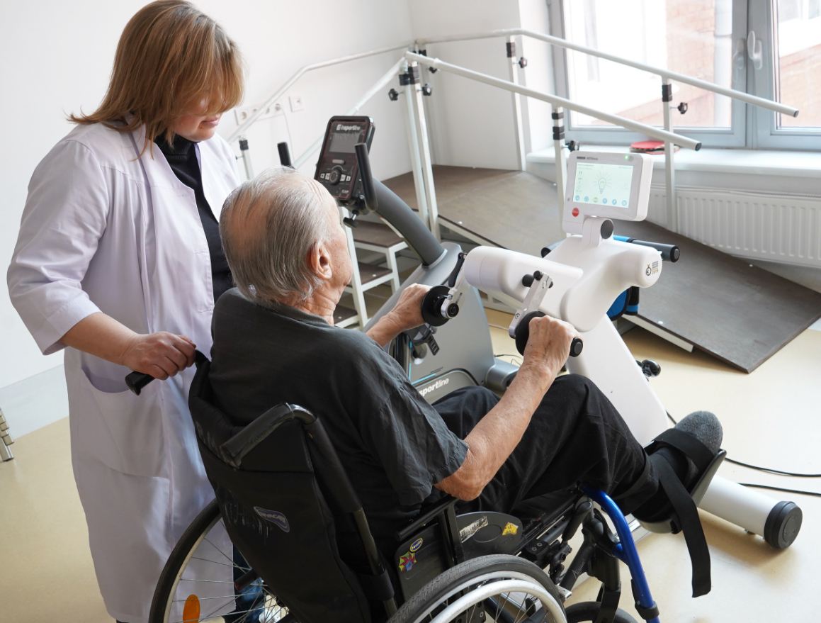 У Вінниці лікарня швидкої допомоги отримала сучасне обладнання для реабілітації