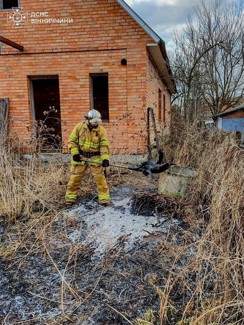 Пожежа через спалювання трави: на Вінниччині постраждала пенсіонерка