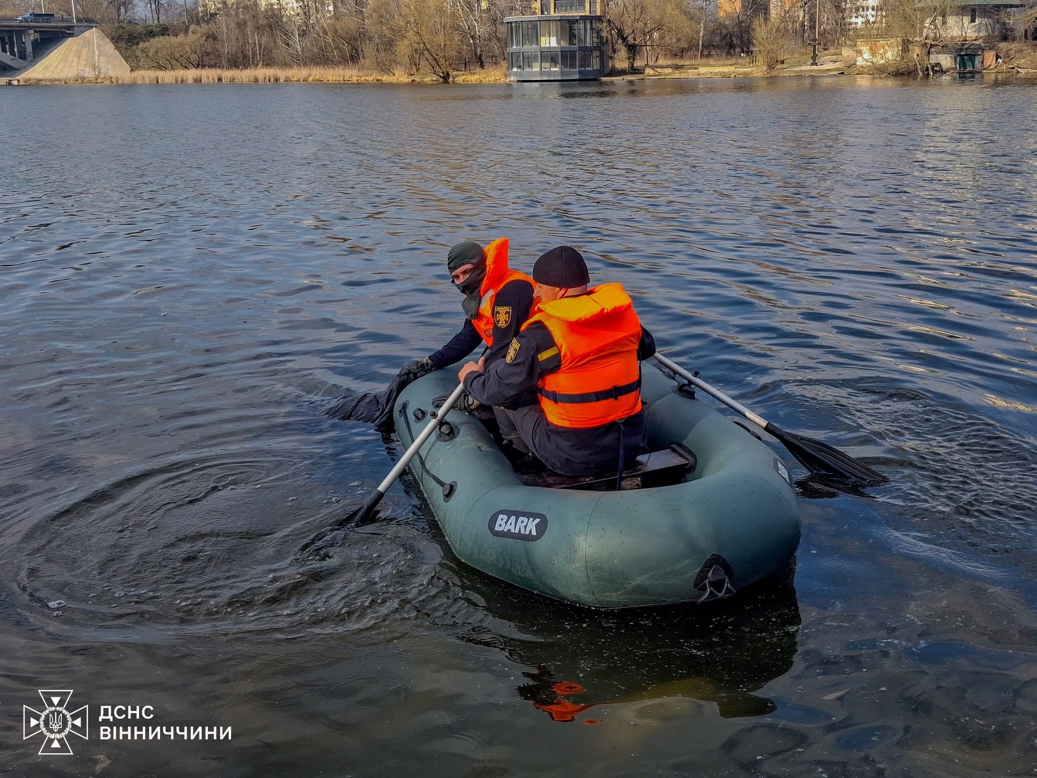 У Вінниці з Південного Бугу дістали тіло чоловіка