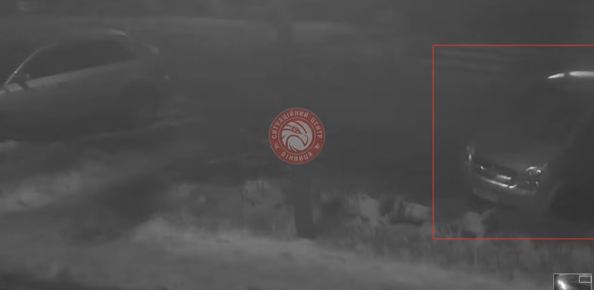 Пізньої ночі у Вінниці спалахнув автомобіль на стоянці