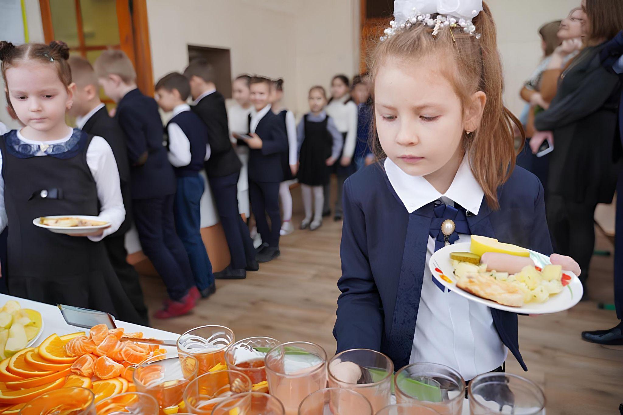 Вінницьким школярам початкових класів більше не потрібно буде платити за обіди 