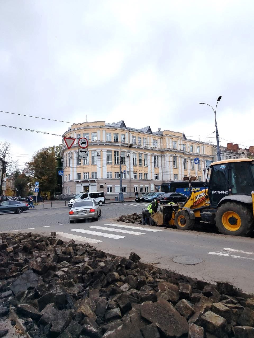 У Вінниці триває облаштування безбар’єрного маршруту: стартував другий етап робіт на перехресті Соборної та Артинова