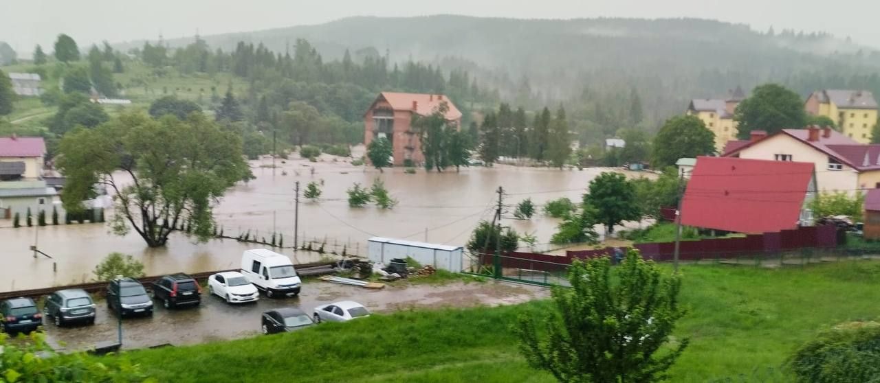 Через негоду на Львівщині розтіклась річка Східничанка: людей евакуйовують