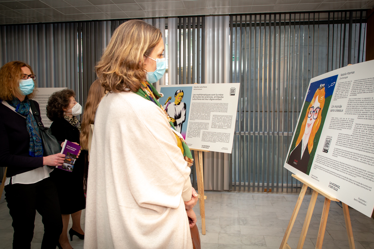У Парижі показали українську виставку «Наука — це вона»