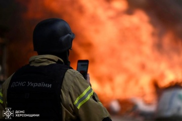 На Вінниччині рятувальники спільно з добровольцями ліквідували пожежу в селі