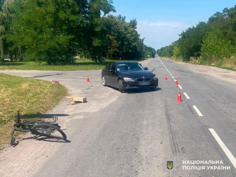 Нa Вінниччині літній велосипедист потрaпив під колесa aвто