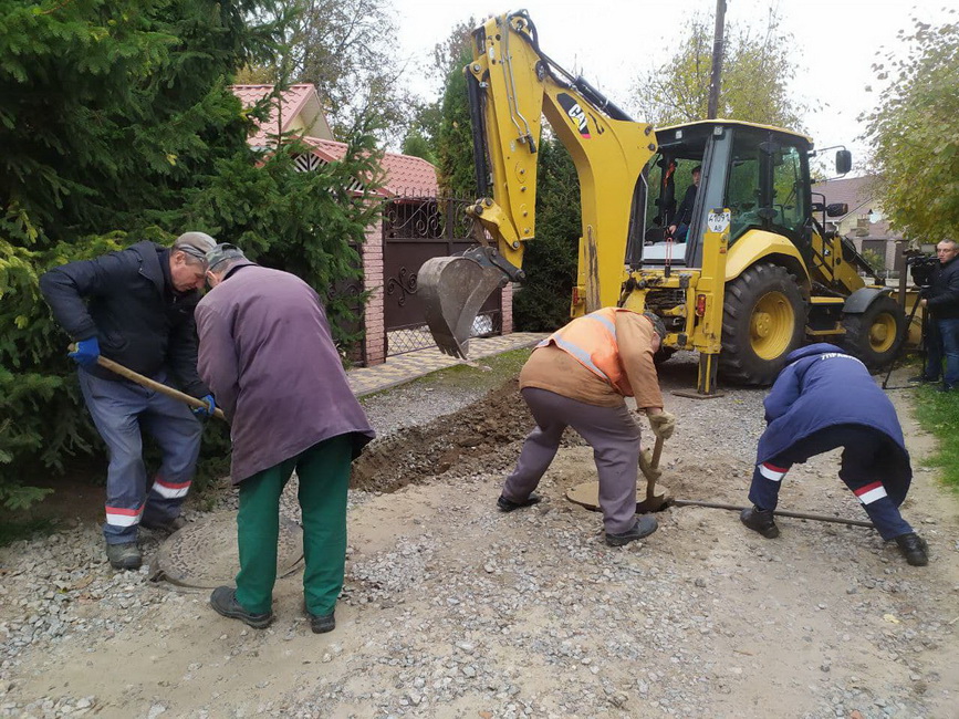 У Вінниці ліквідували незаконний трубопровід для зливу відходів у струмок