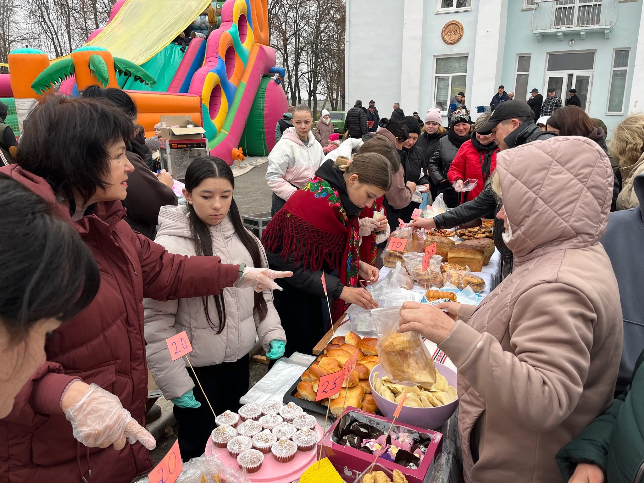 У Сосонці зібрали понад 100 тисяч гривень для Збройних сил України