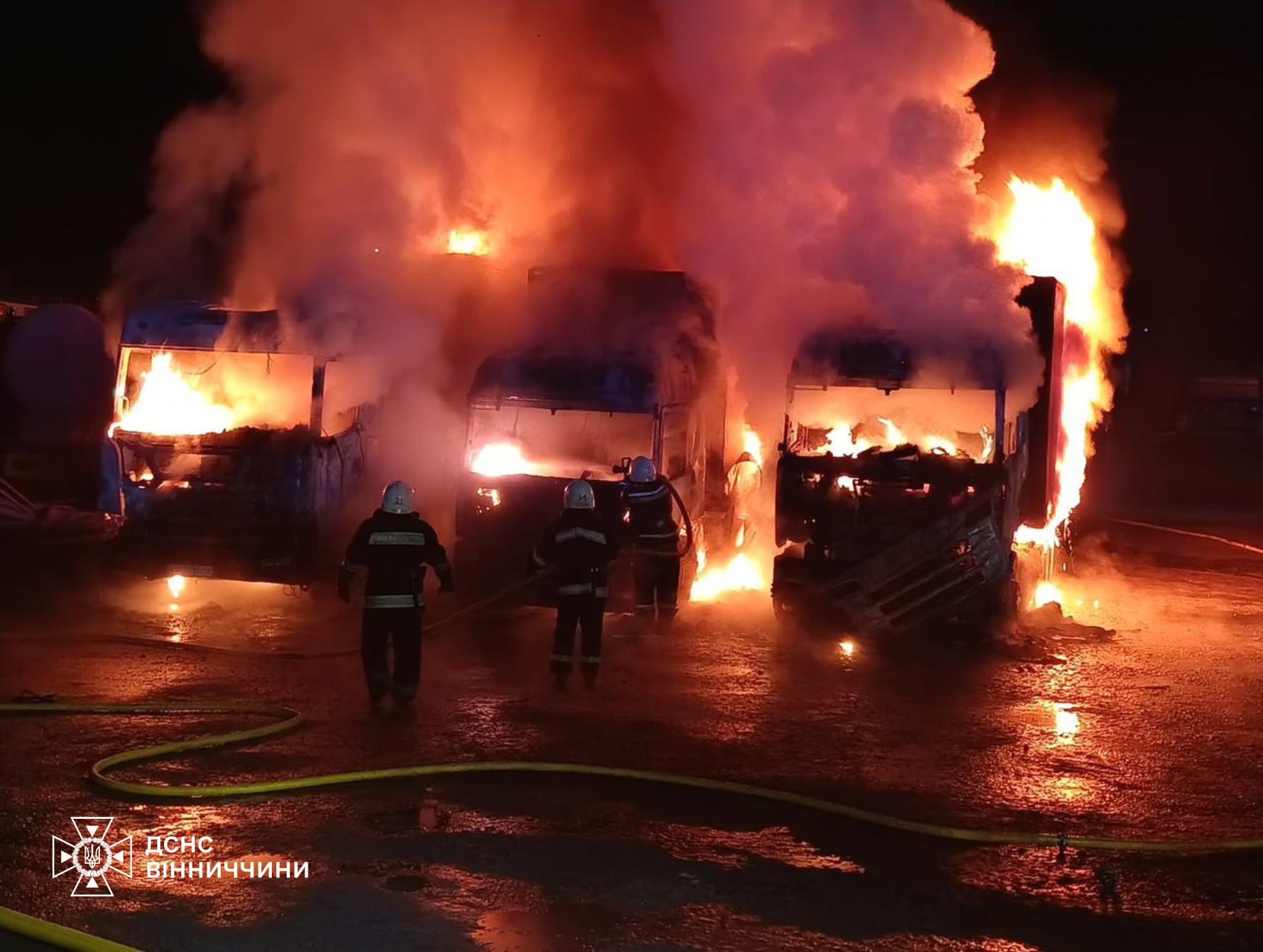 На Вінниччині за добу ліквідували чотири пожежі: горіли гараж, господарські споруди та вантажівки