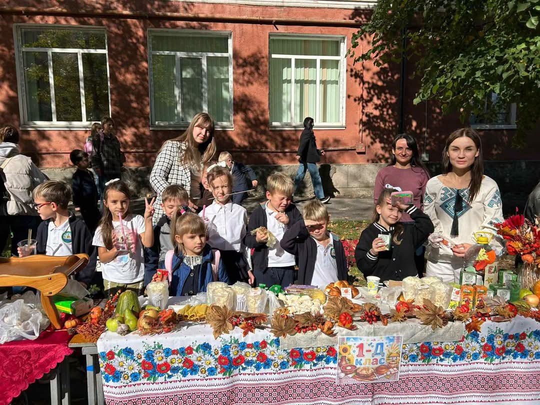 У вінницькому ліцеї №4 придбали допомогу для семи підрозділів ЗСУ завдяки благодійному ярмарку