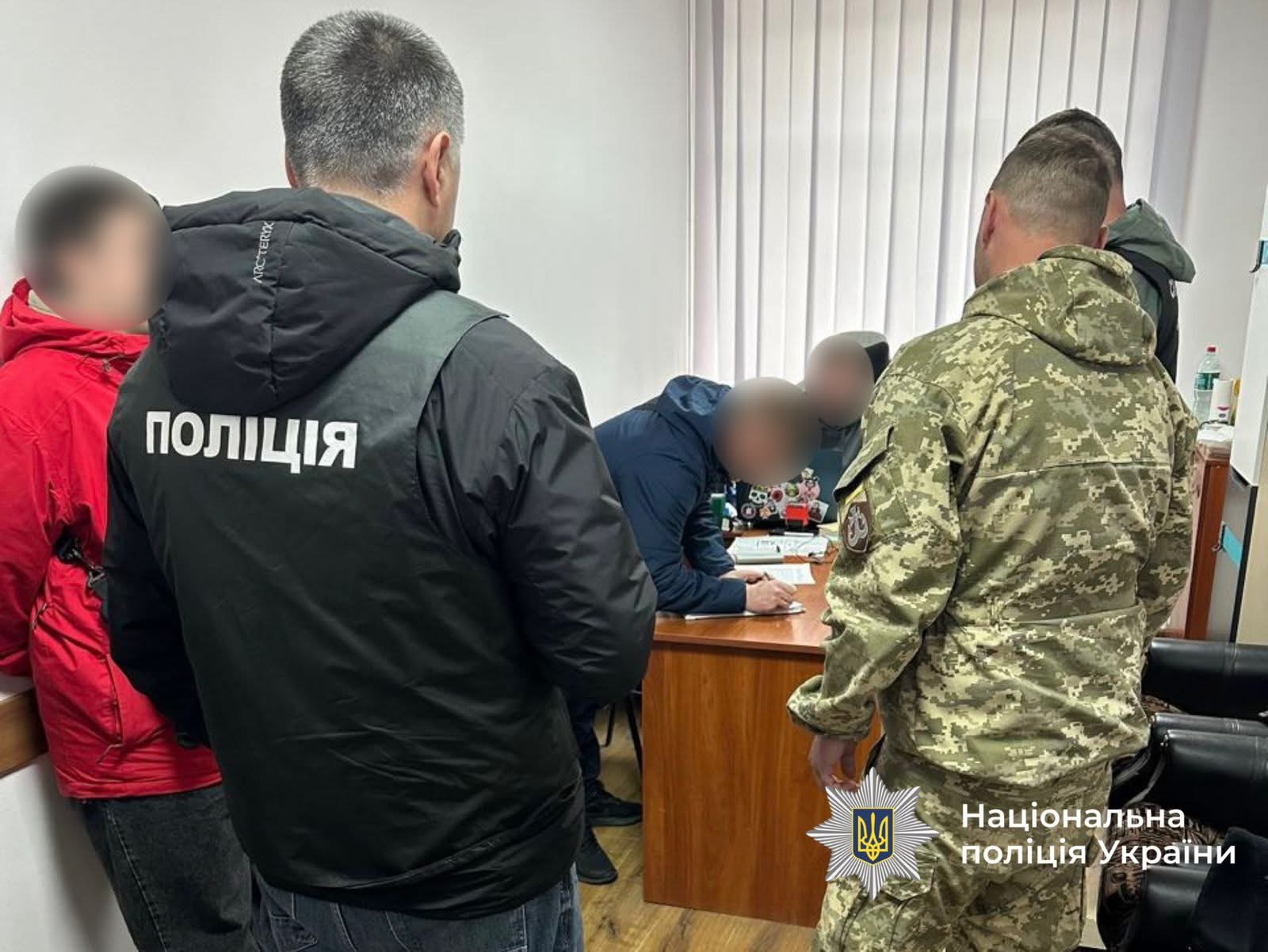 У Вінниці затримали військового ТЦК за вимагання хабаря за «відстрочку від повісток»