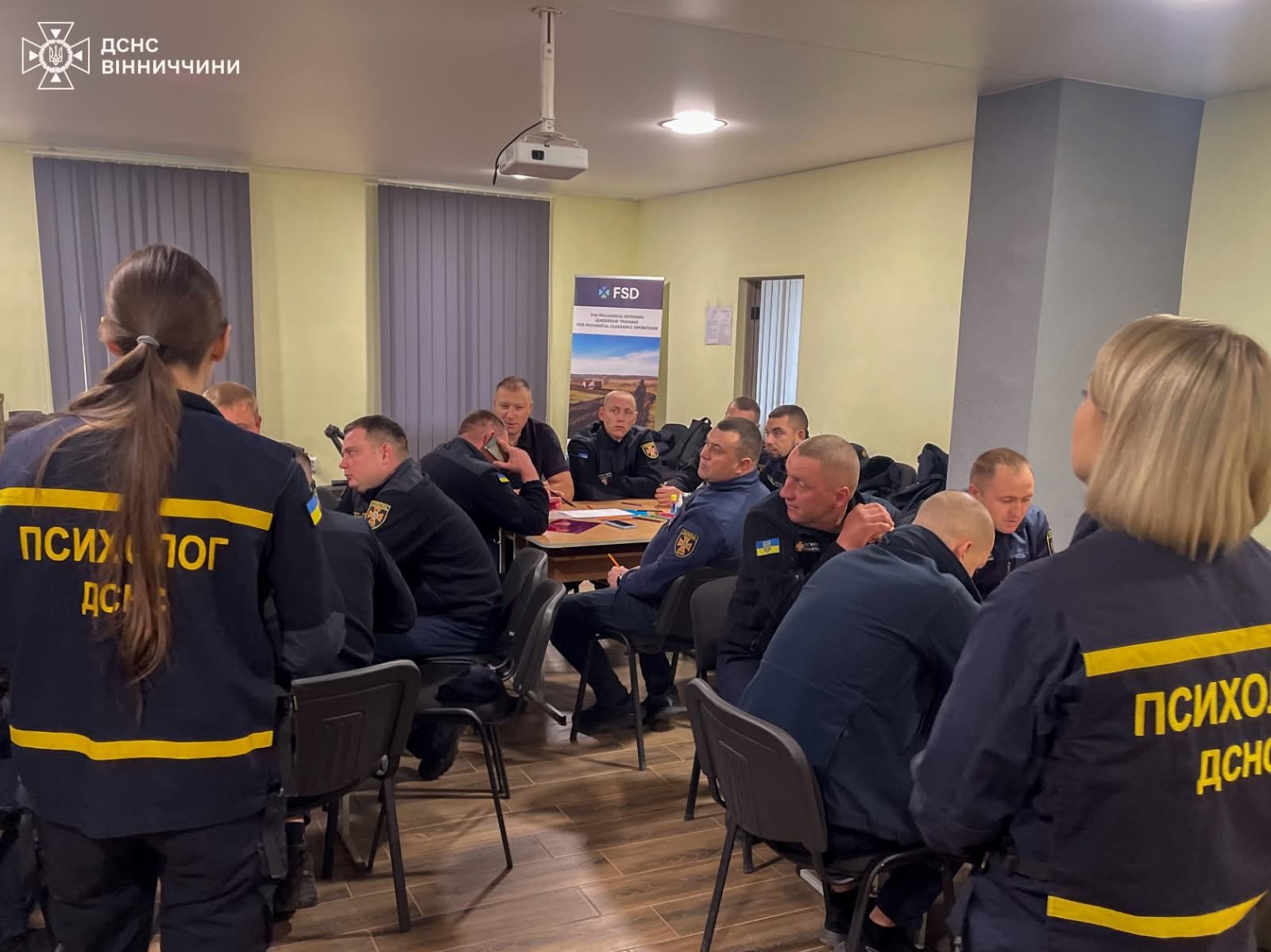 У Вінниці психологи ДСНС провели тренінг для піротехніків: розвиток довіри, згуртованості та стійкості