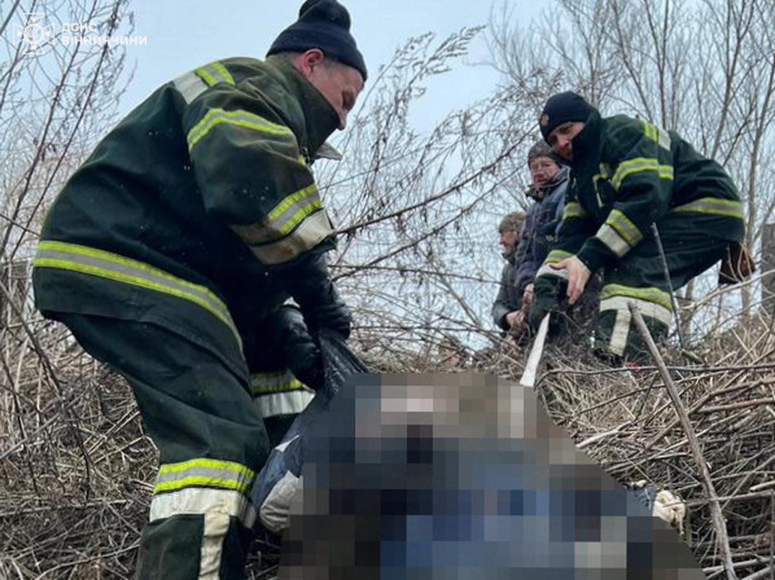 На Вінниччині з річки дістали чоловіка