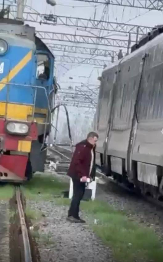 На Вінниччині зіткнулися тепловоз і поїзд «Інтерсіті+»: пасажири не постраждали