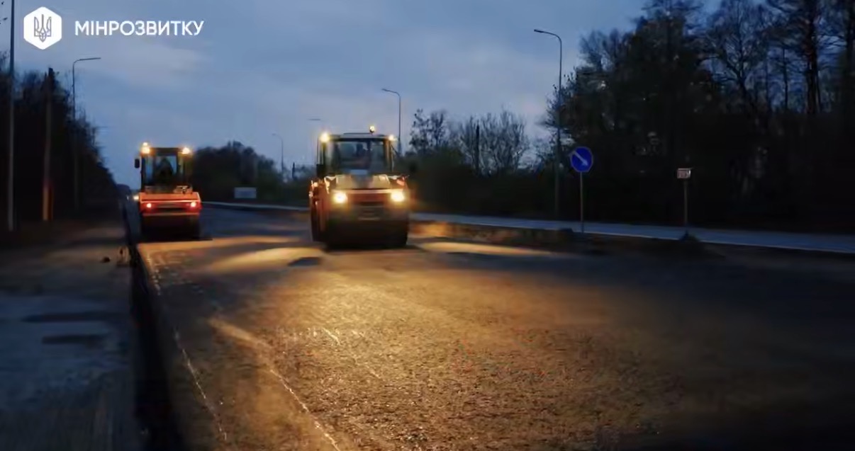 Швидке відновлення доріг: в Україні вже відремонтували понад 4 мільйони квадратних метрів покриття