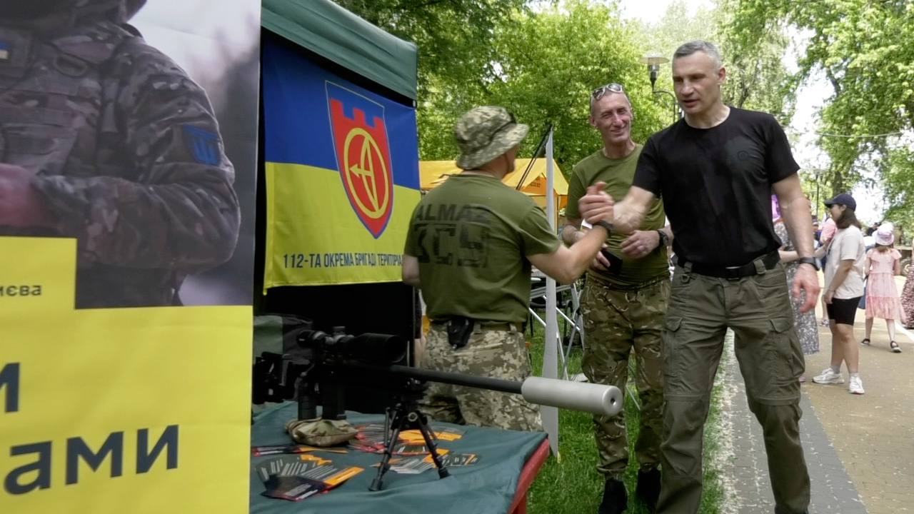 «Сильні разом»: Кличко нагородив ветеранів та дітей під час зустрічі єдності в Києві