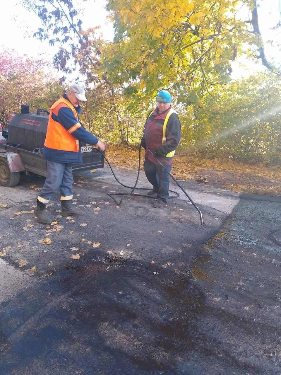 На дорогах Вінниччини тривають роботи з експлуатаційного утримання