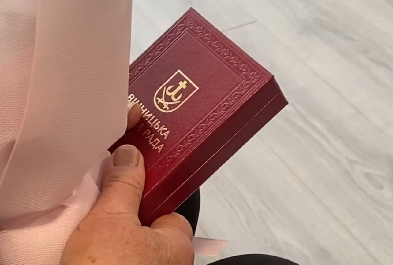 Матерям загиблих бійців «КОРДу» у Вінниці вручили Почесні знаки «Мати Героя / Героїні»