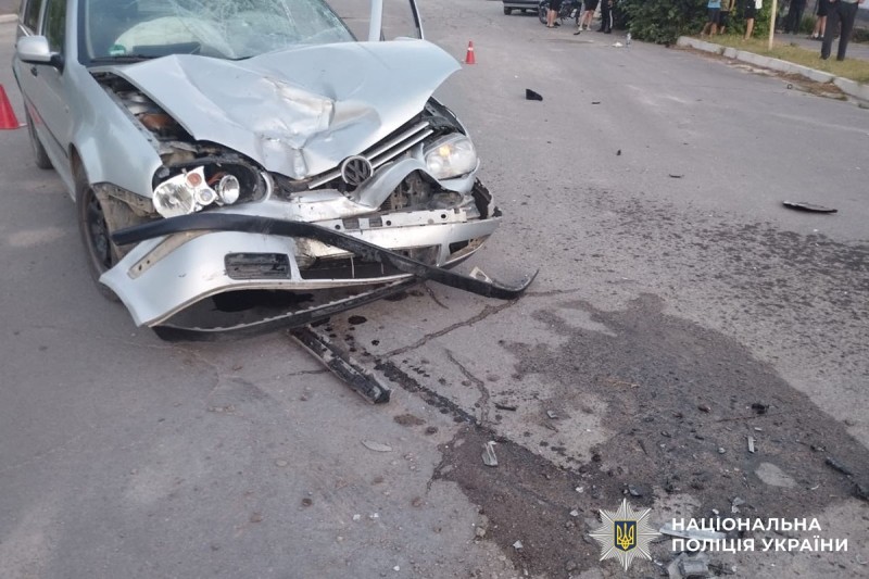 Нa Вінниччині автівка вискочила на зустрічну смугу - є постраждалі