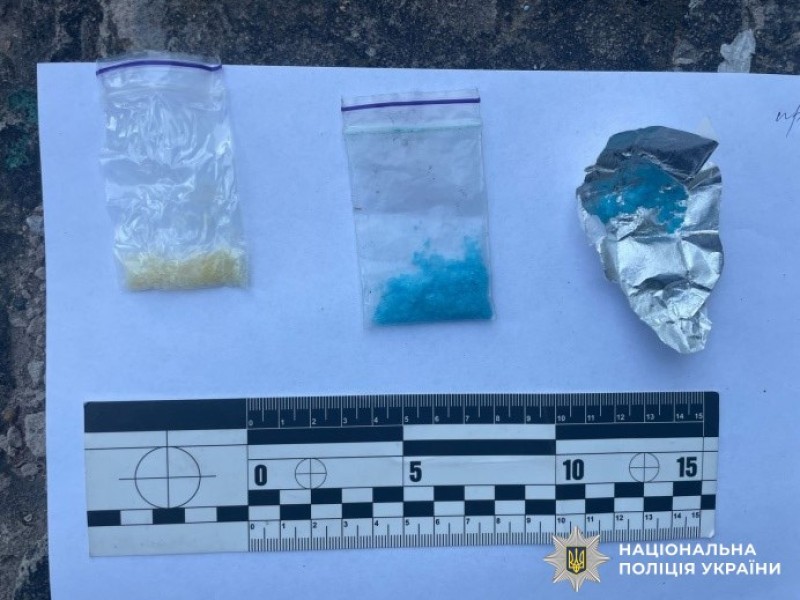У Гайсині затримали чоловіка, який збував небезпечні психотропи
