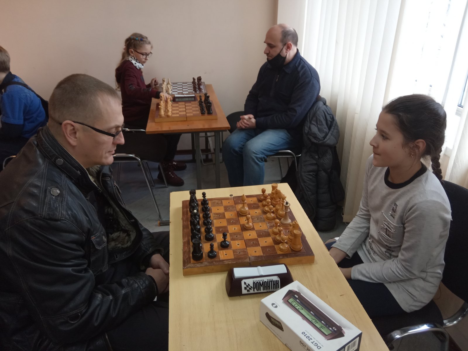 Нестандартний шаховий поєдинок: незрячі вінничани змагалися із дитячою командою