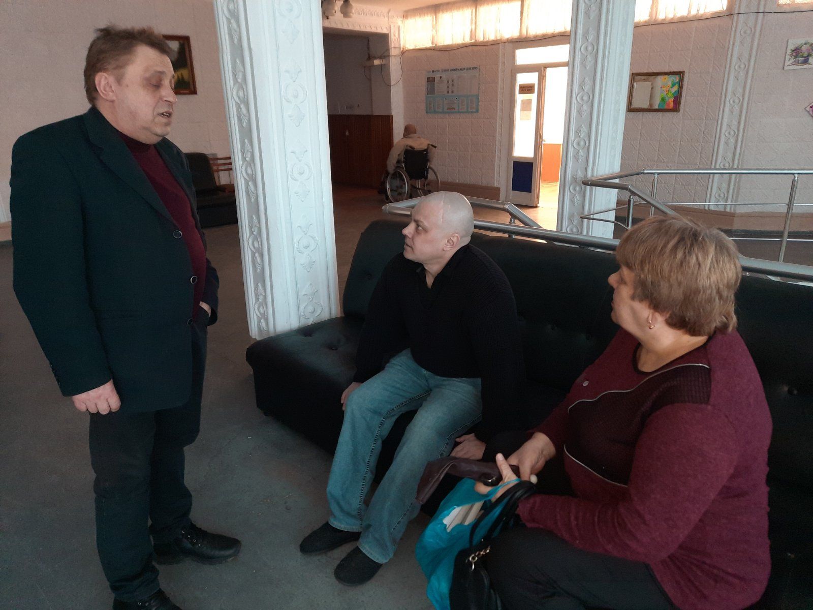 У вінницькому пансіонаті для людей з інвалідністю незрячі отримали подарунки і запрошення на концерти 